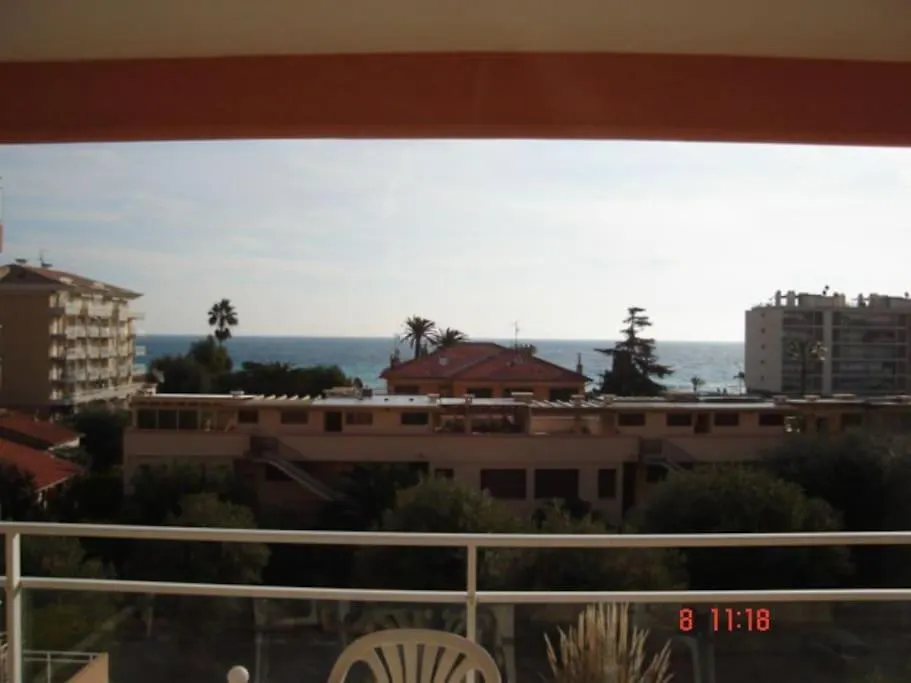 Cote Azur Vista Mare 50 M Spiaggia 罗克布吕讷-卡普马丹